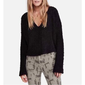 Free People Women’s L Black Cropped Popcorn Knit Long Sleeve Pullover Sweater